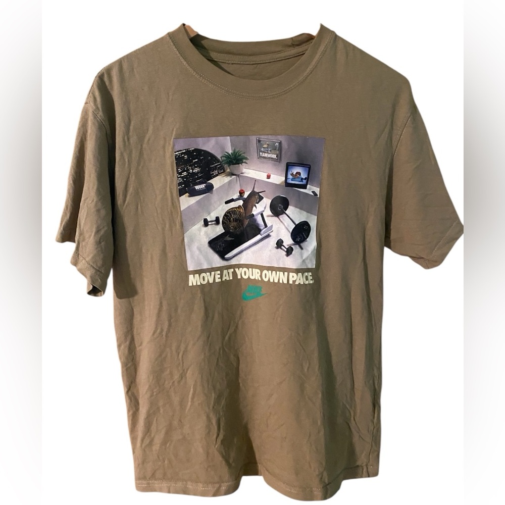 Nike Mens Short Sleeve Graphic TShirt Move At Your Own Pace Small Active Taupe